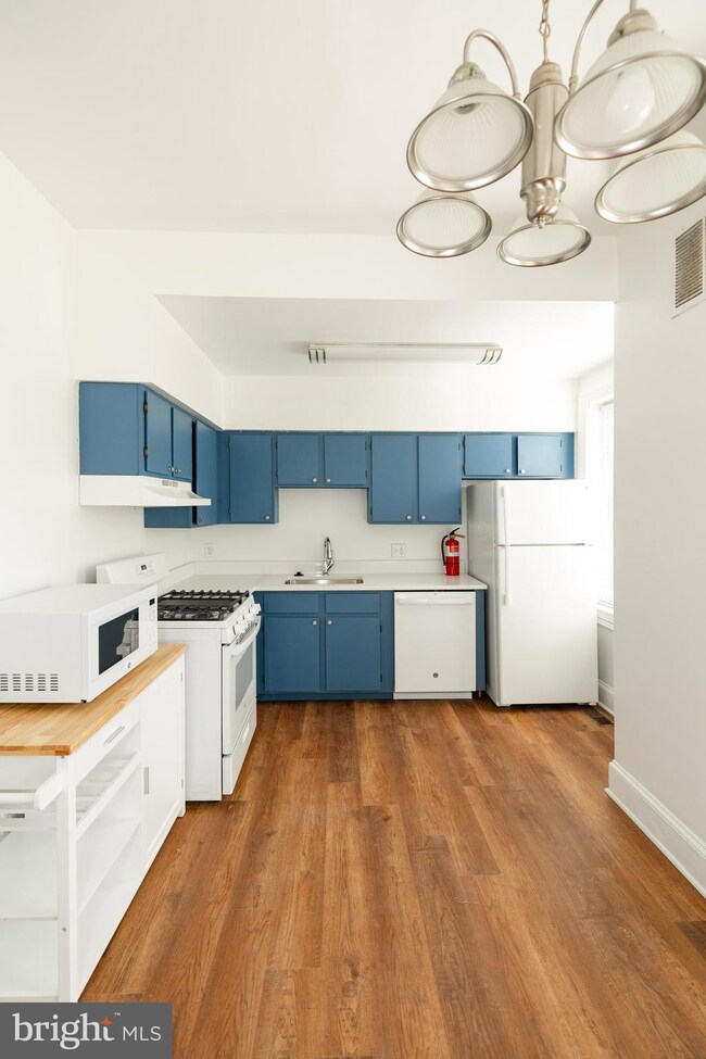 1047 Hollins St unit 2, Baltimore, MD 21223 - photo 4