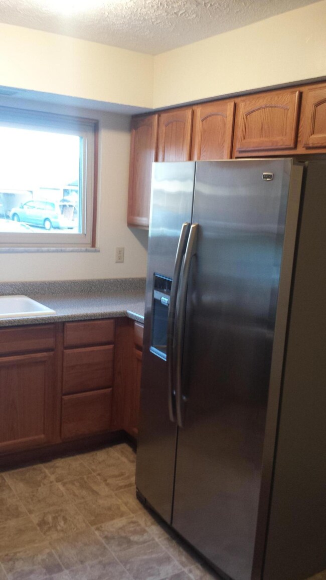 5264 Marci Way unit 8-D, Columbus, OH 43228 - photo 3