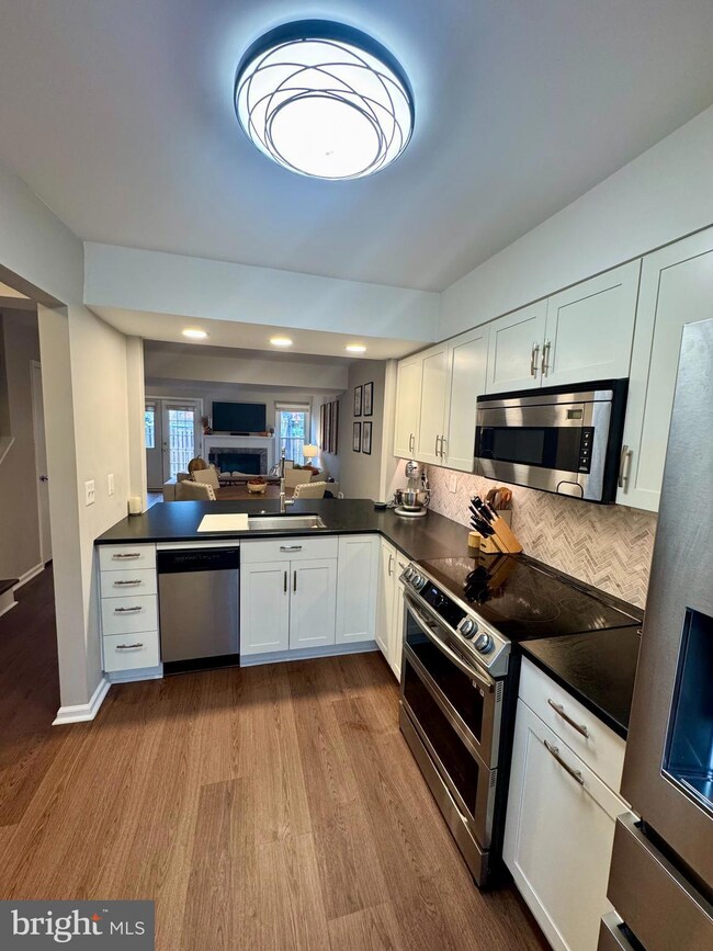 2568 B S Arlington Mill Dr unit B, Arlington, VA 22206 - photo 2