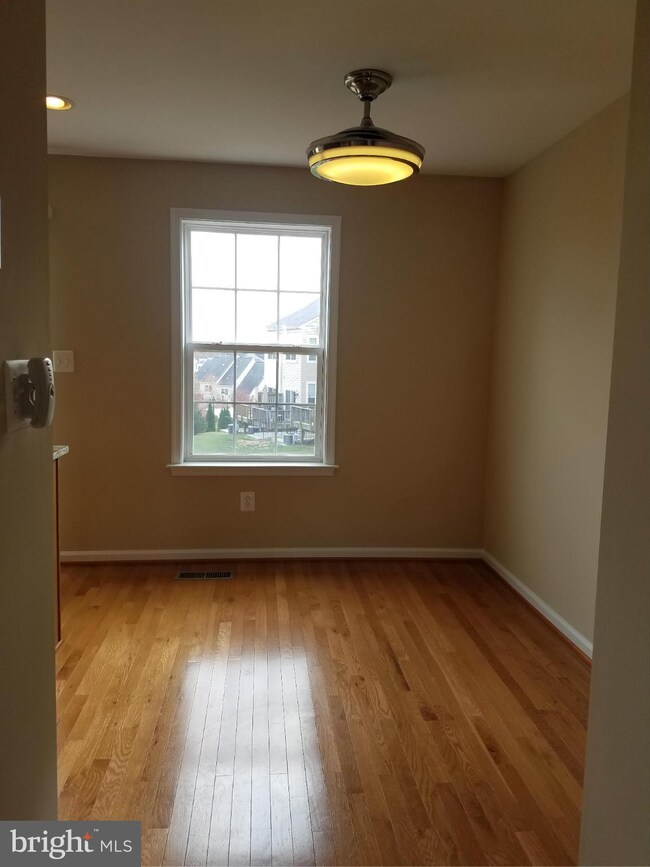 3069 Chinkapin Oak Ln unit 347, Woodbridge, VA 22191 - photo 4