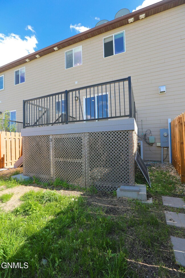 5801 Victoria Ave, Williston, ND 58801 - photo 5