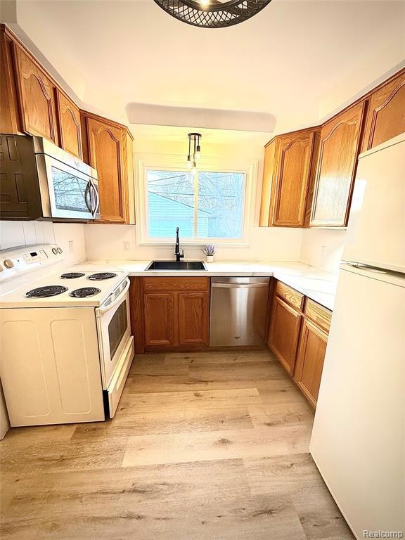 29581 Rosemont St, Roseville, MI 48066 - photo 3