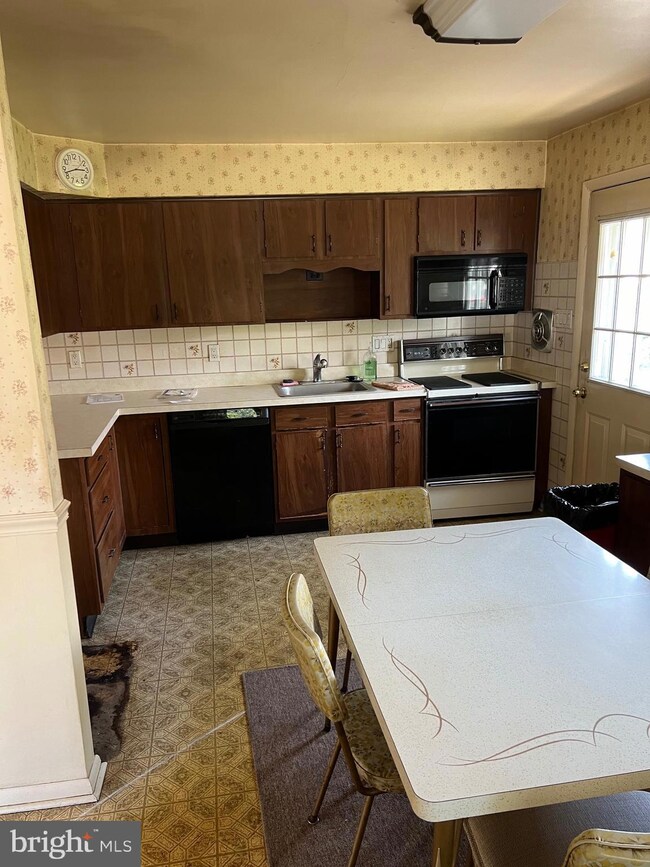 317 Rutledge Ave, Folsom, PA 19033 - photo 5