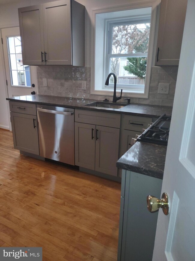 2709 Fort Dr, Alexandria, VA 22303 - photo 2