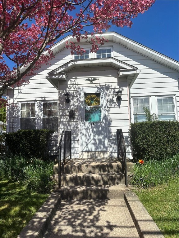 245 Morse Ave, Warwick, RI 02886 - photo 4