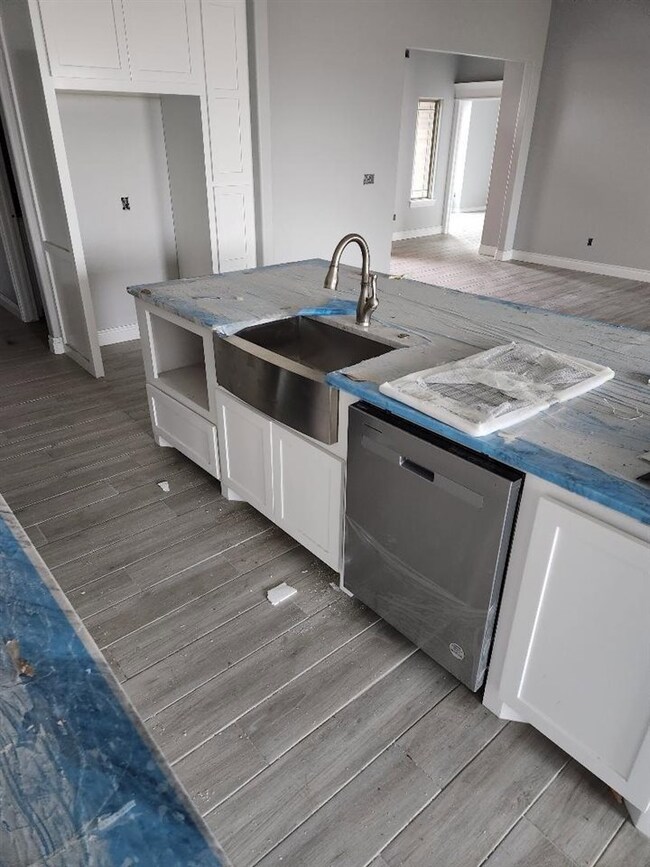 5704 NE Tadpole Dr, Elgin, OK 73538 - photo 4