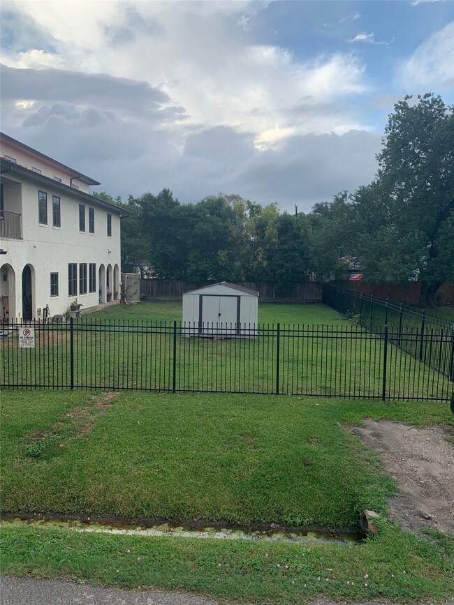 3617 Goodhope St, Houston, TX 77021 - photo 2