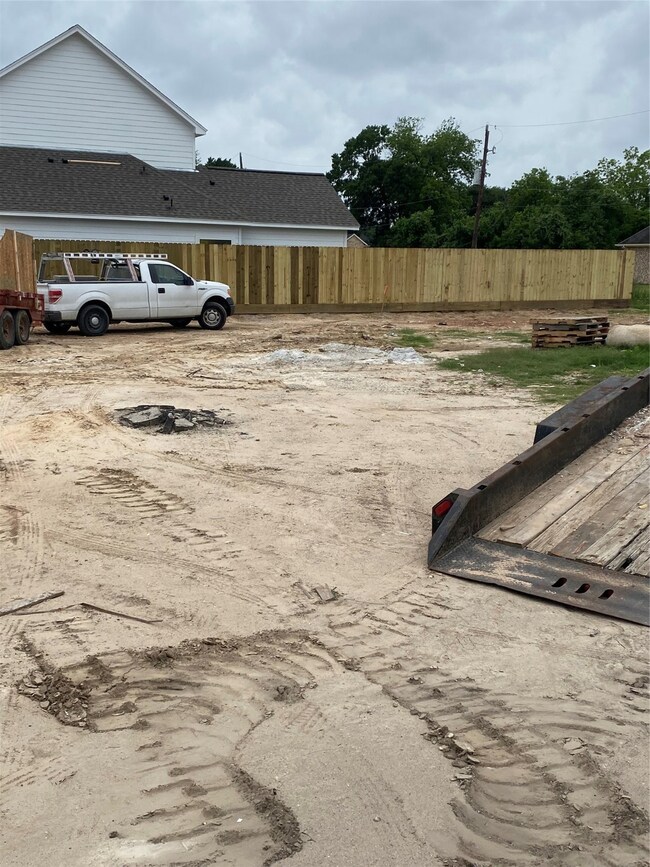 8419 James Franklin St, Houston, TX 77088 - photo 5