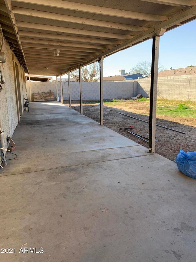 OVERSIZE COVERED PATIO