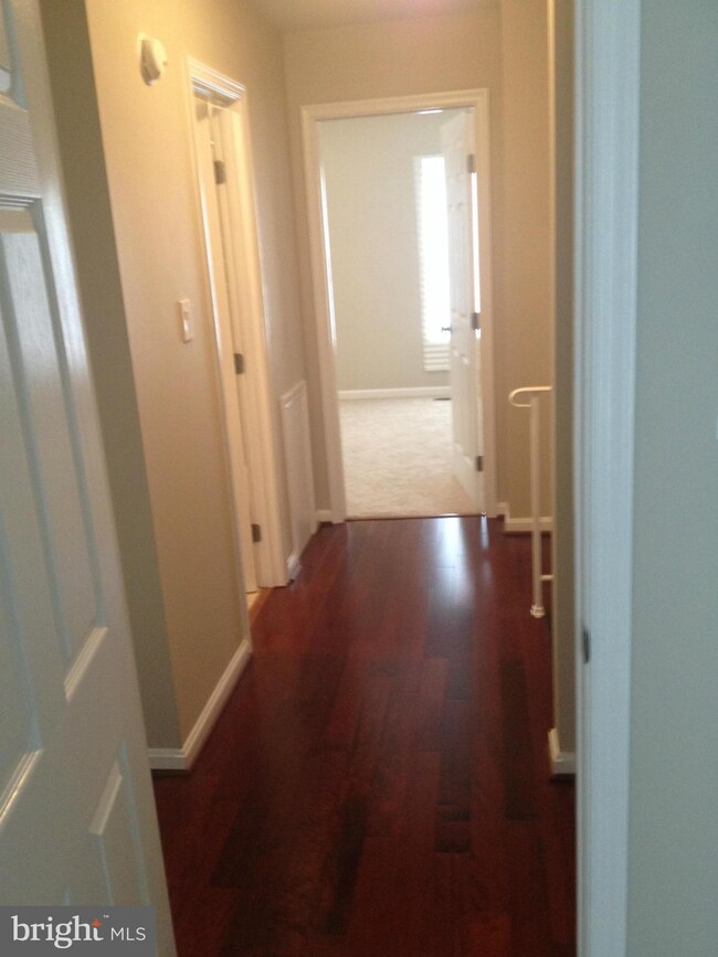 901 Hilldropt Ct, Capitol Heights, MD 20743 - photo 2