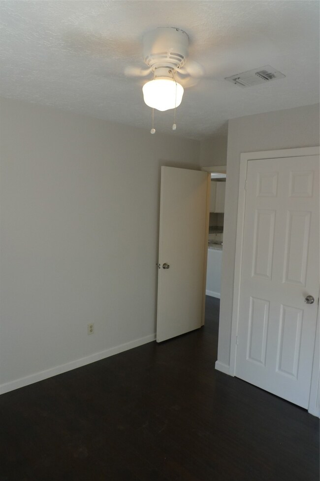 4721 Redbud Dr, Rosenberg, TX 77471 - photo 7