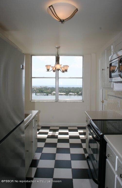 Kitchen with Breakfast Area