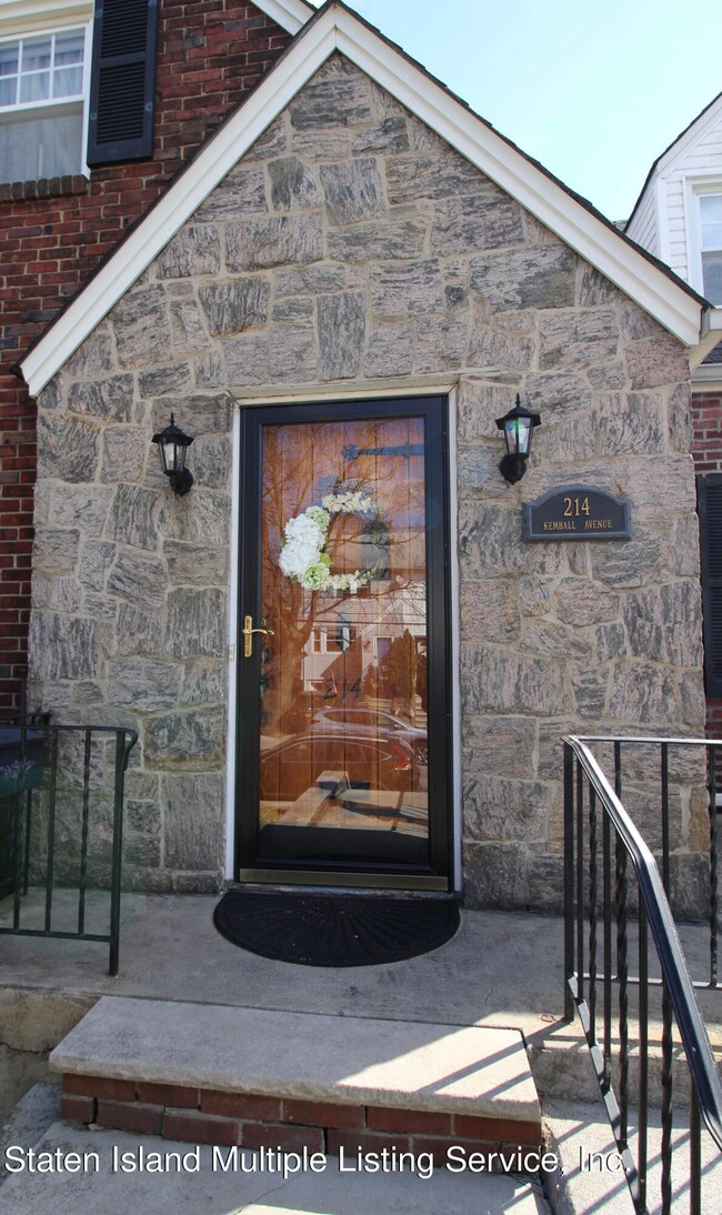 214 Kemball Ave, Staten Island, NY 10314 - photo 4