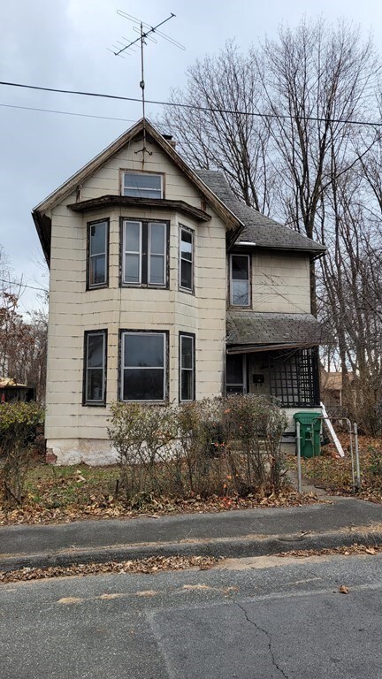 7 Clinton St, Chicopee, MA 01013 - photo 4