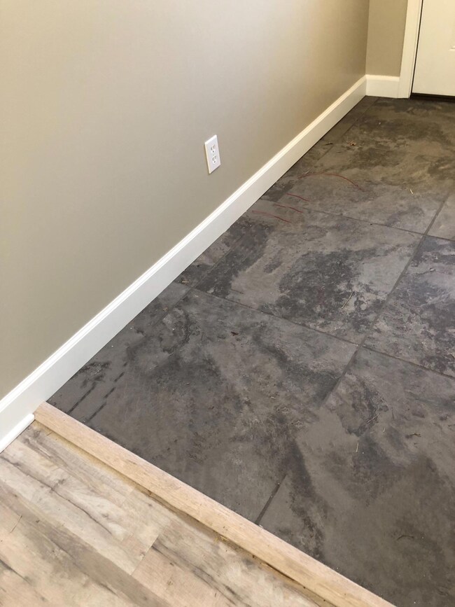 Tile Entry.906 Nichols