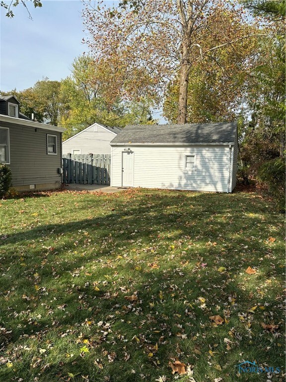 Detached Garage