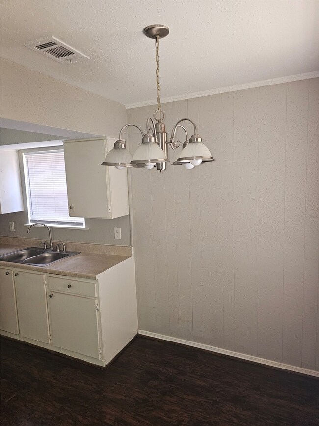 7615 Sterlingshire St, Houston, TX 77016 - photo 4