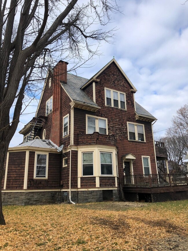 129 S Lake Ave, Albany, NY 12208 - photo 2