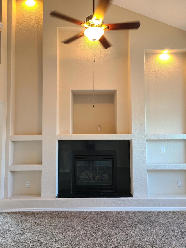 14296 Desert Sunset Dr, Horizon City, TX 79928 - photo 5