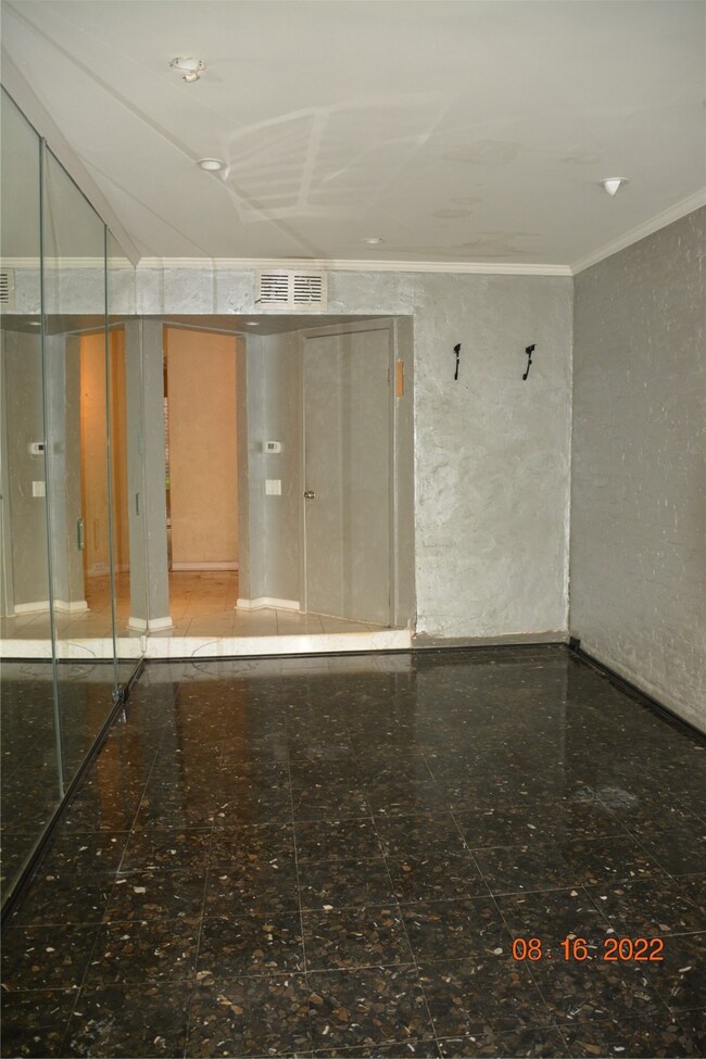 1626 Cherryhurst St, Houston, TX 77006 - photo 4