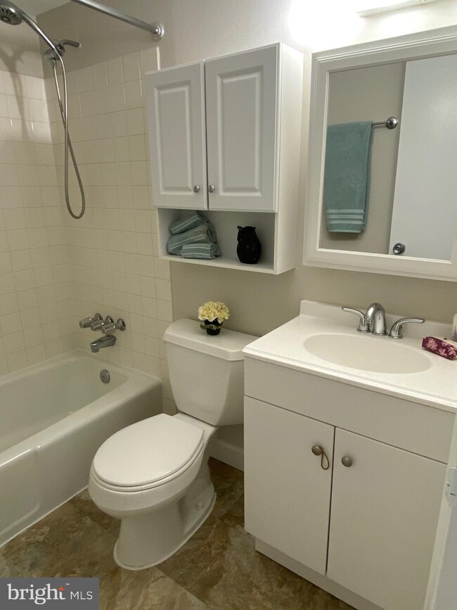 11627 Vantage Hill Rd unit 12B, Reston, VA 20190 - photo 6