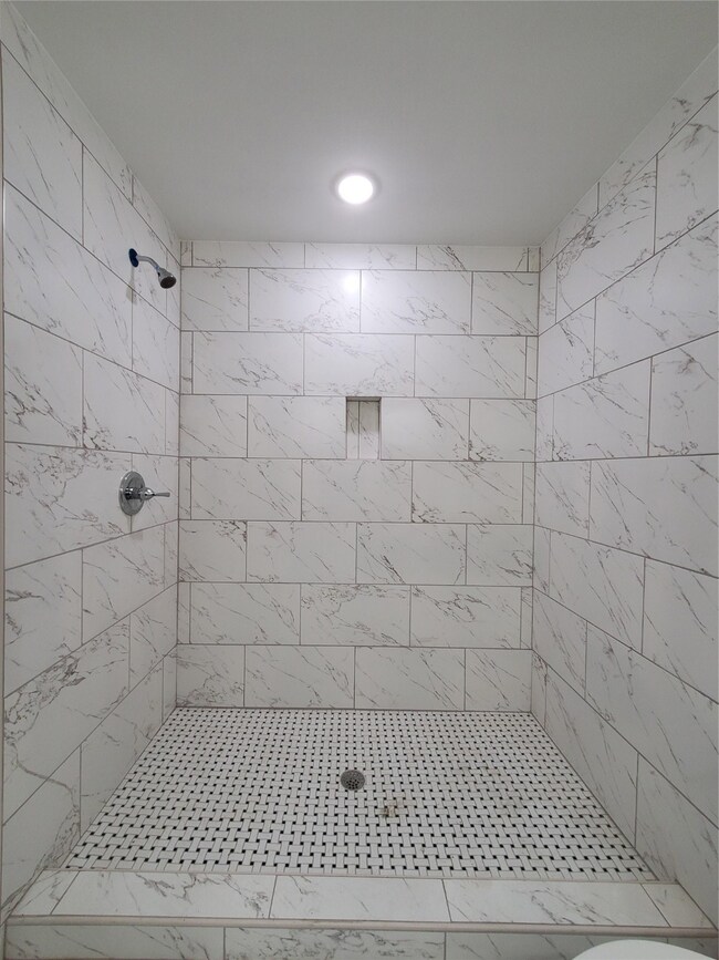 6905 S Hall St, Houston, TX 77028 - photo 4