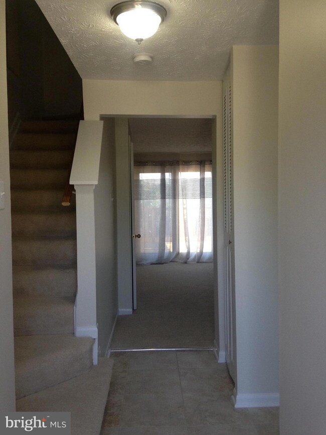 15105 Red Cedar Dr, Burtonsville, MD 20866 - photo 2