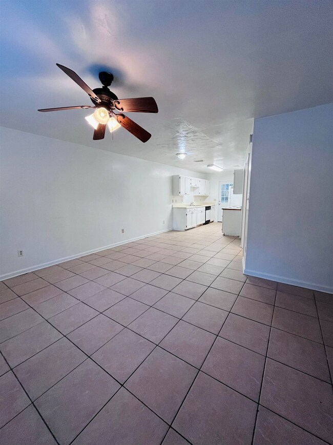 1285 Rumba Ln unit B, Tallahassee, FL 32304 - photo 2