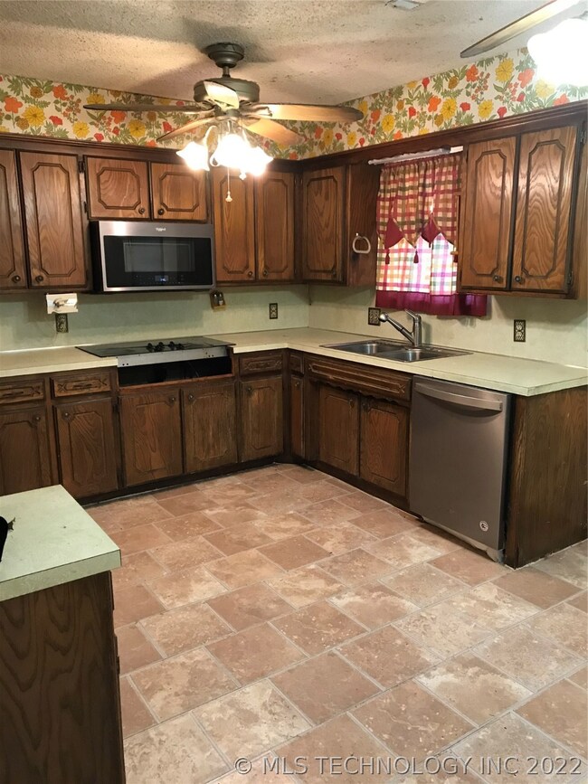 302 W 37th St, Shawnee, OK 74804 - photo 4