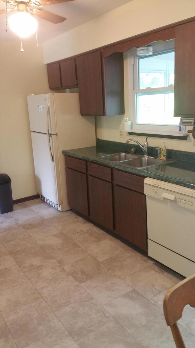 201 Tinley Dr, Lansing, MI 48911 - photo 5