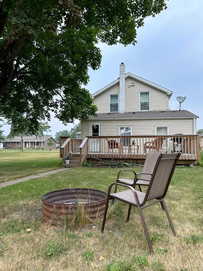 firepit to back of home
