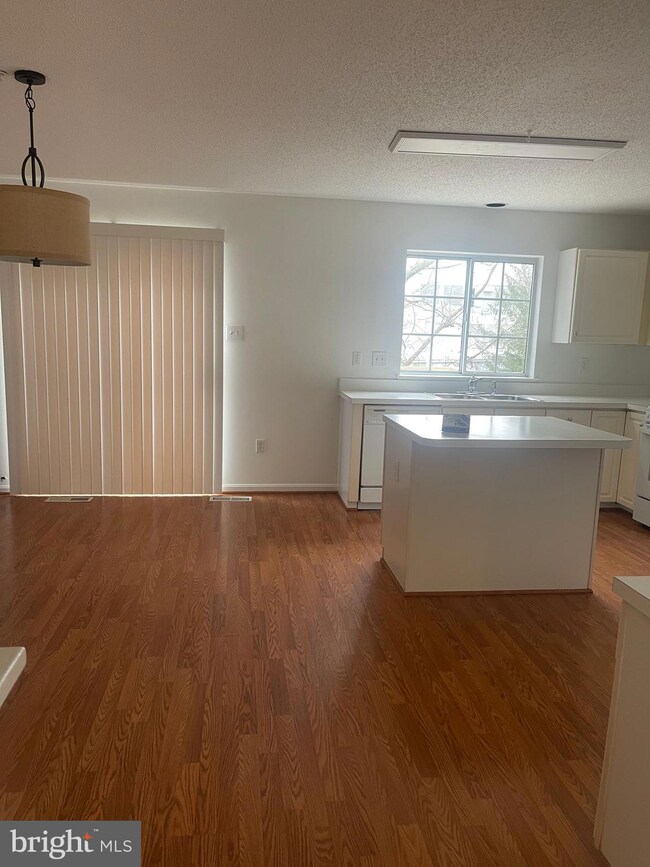 32 Cottage Field Ct, Germantown, MD 20874 - photo 7