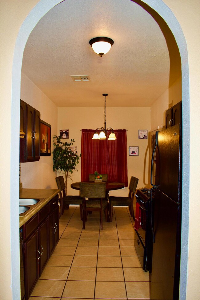 621 Villa Victoria Dr, El Paso, TX 79928 - photo 5