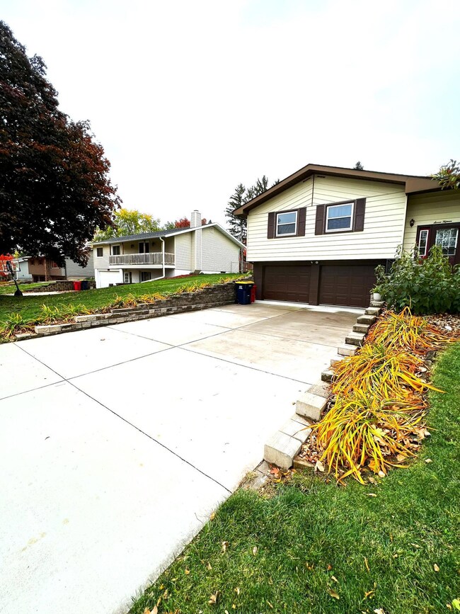 715 4th Ave NW, Plainview, MN 55964 - photo 3