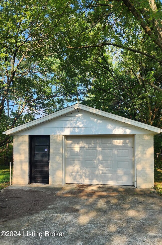 7717 Rochelle Rd, Louisville, KY 40228 - photo 4