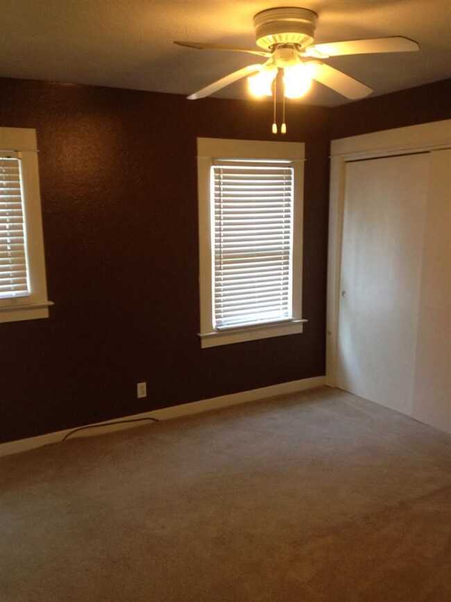 2nd bedroom with ceiling fan