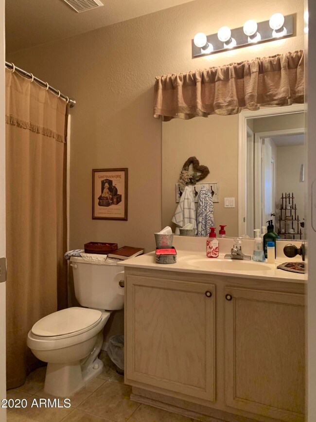 12811GuestBath