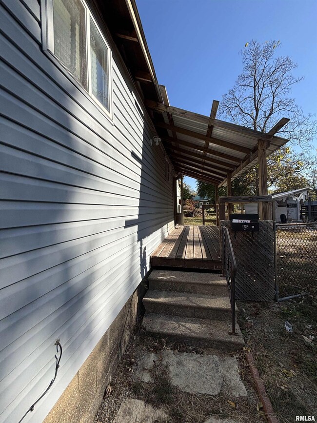 1516 S Westmoreland Ave, Peoria, IL 61605 - photo 5