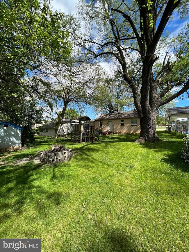 601 Lowther St, Lemoyne, PA 17043 - photo 5