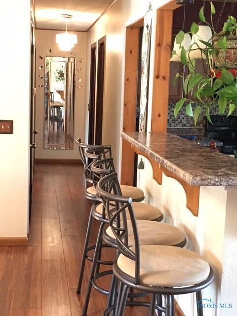 Kitchen Bar Area