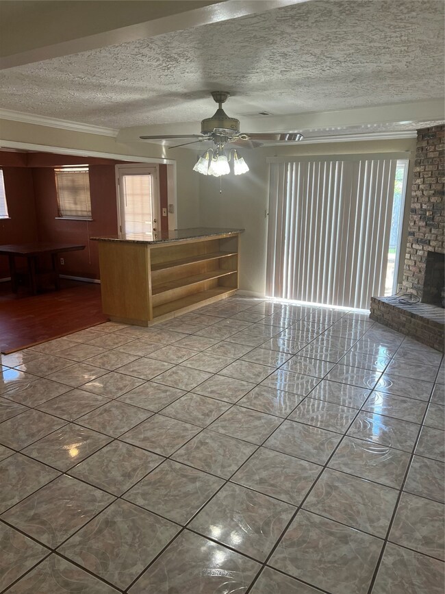 4817 White Rock St, Houston, TX 77033 - photo 7