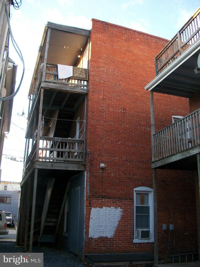 201 Franklin 201-203 St E, Hagerstown, MD 21740 - photo 3