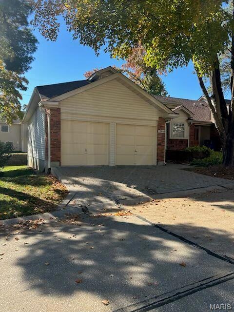 12910 Autumn View Dr, Saint Louis, MO 63146 - photo 2