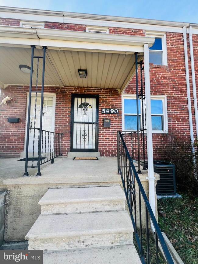 5490 Oakland Rd, Halethorpe, MD 21227 - photo 2