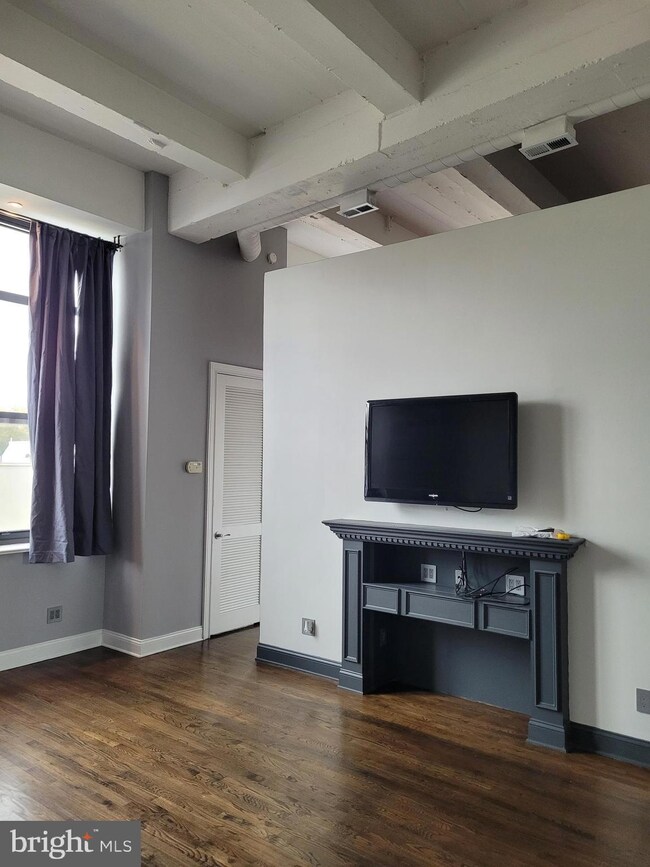 849 S 7th St unit 3B, Philadelphia, PA 19147 - photo 4