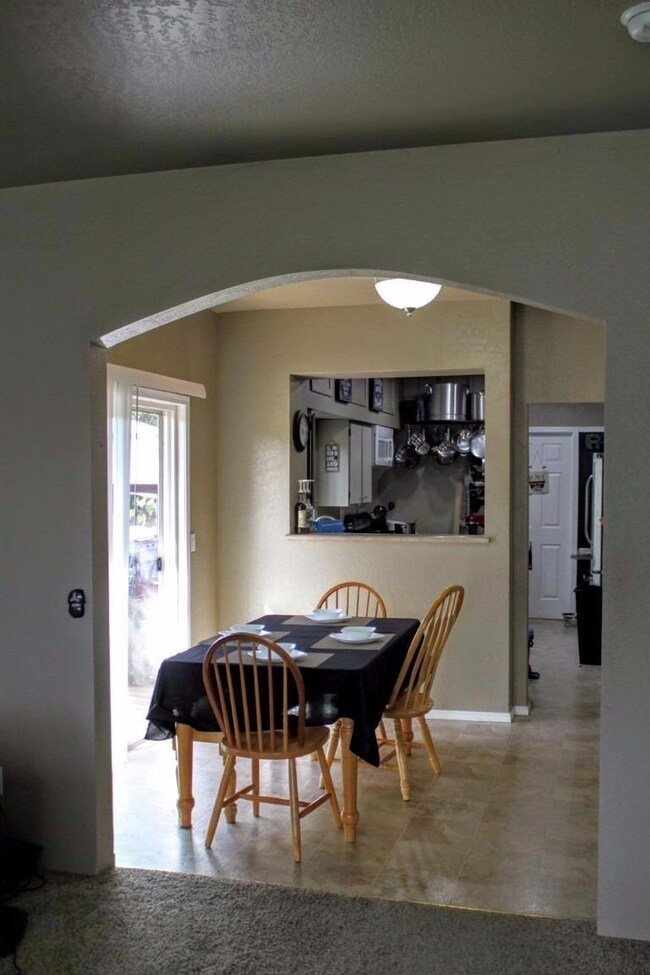 917 Narregan St, Medford, OR 97501 - photo 7