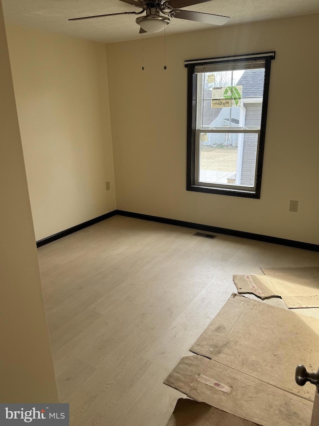 137 E Wall St, Charles Town, WV 25414 - photo 3