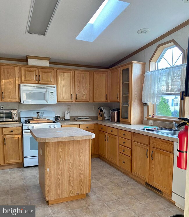 308 Dale Ln, Williamstown, NJ 08094 - photo 5