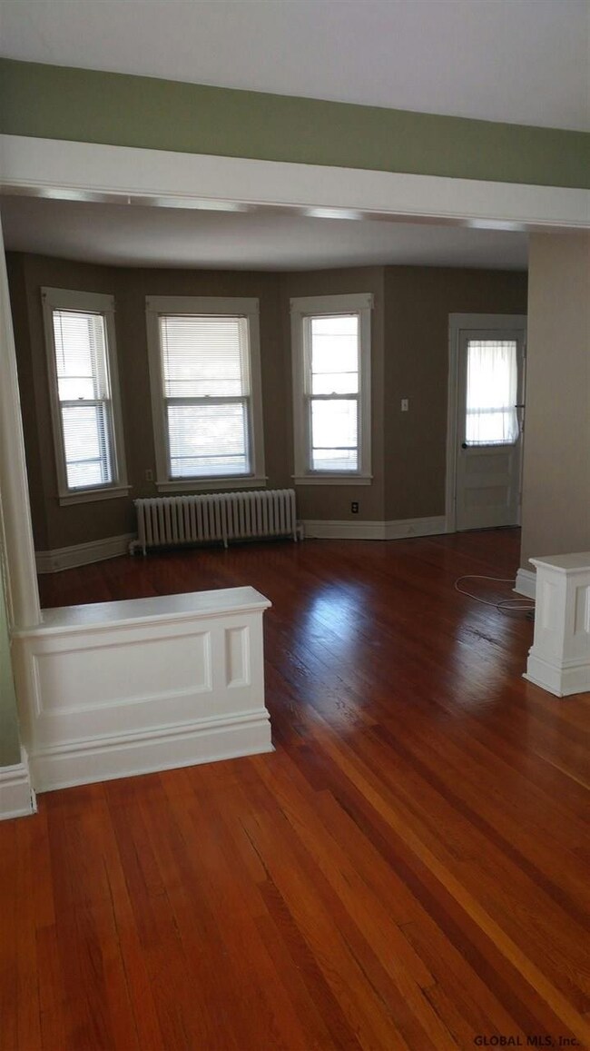 34 Barrows St, Albany, NY 12209 - photo 3