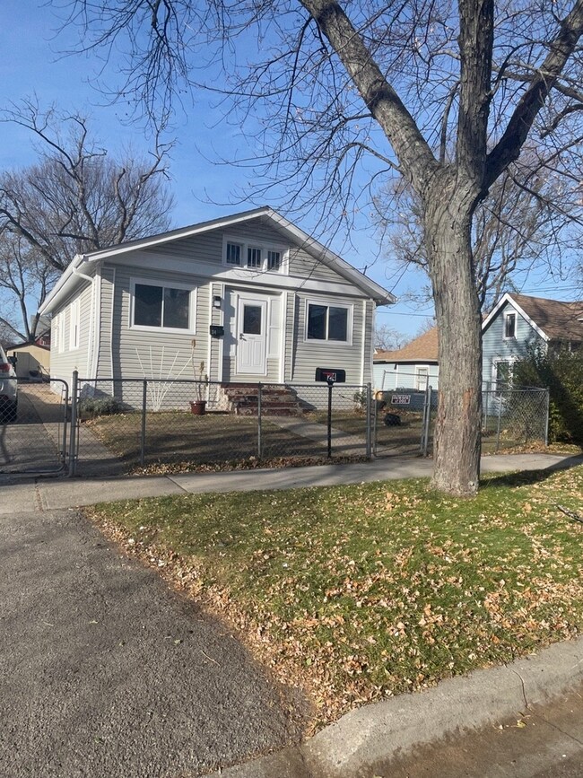 24 N Victory St, Waukegan, IL 60085 - photo 4